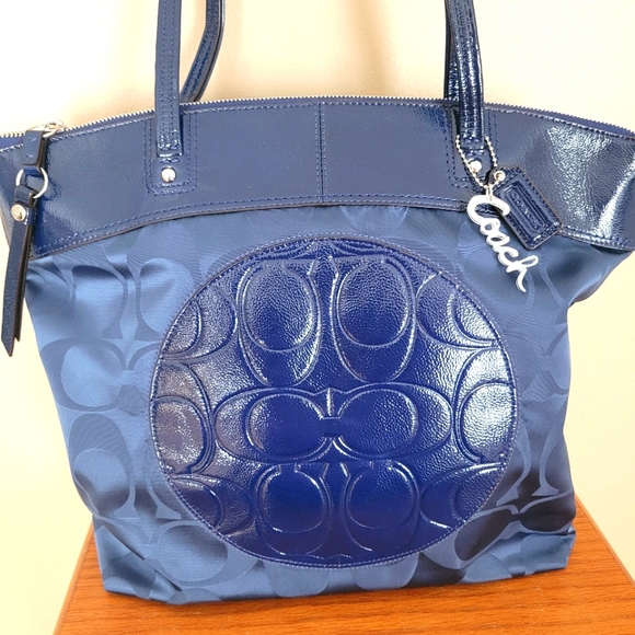Coach Vintage Tote - Picture 5 of 15